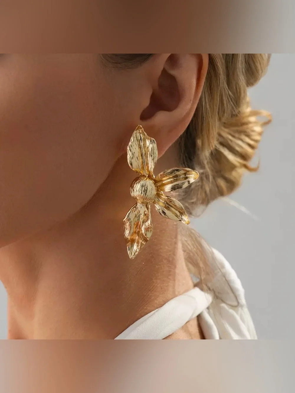 Gold Floral Statement Earrings - Women Jewelry E011